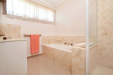 FAMILY GETAWAY - DROMANA - Holiday Cairns 1