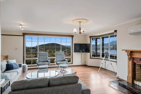 FAMILY With Children Of All Ages - Water/Bridge View - Holiday Cairns 3