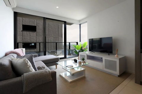 Fantastic 2 Bedroom Apartment In Melbourne's Southbank - Holiday Cairns 0