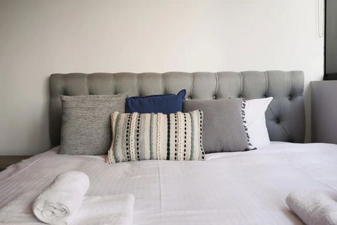 Fantastic 2 Bedroom Apartment In Melbourne's Southbank - Holiday Cairns 3