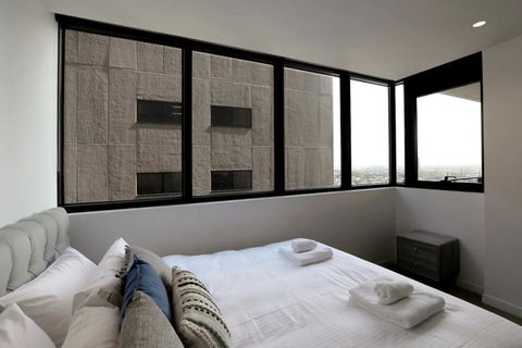 Fantastic 2 Bedroom Apartment In Melbourne's Southbank - Holiday Cairns 2