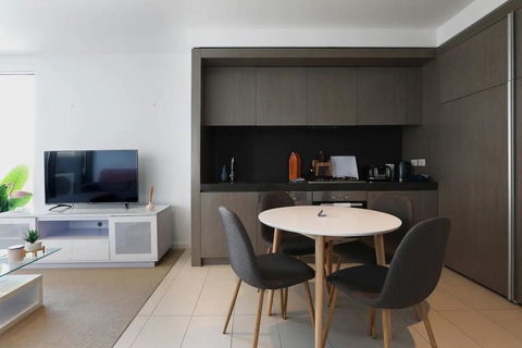 Fantastic 2 Bedroom Apartment In Melbourne's Southbank - Holiday Cairns 1