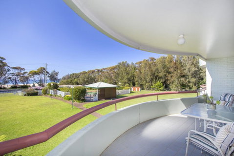Fathoms 9 - Mollymook - Holiday Cairns 0