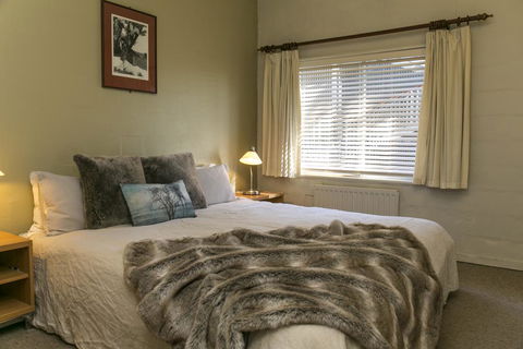 Feathertop Alpine Lodge - Holiday Cairns 2