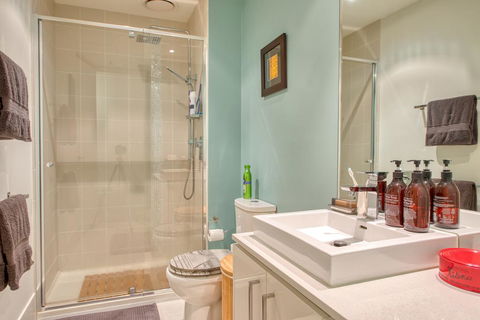 Fitzroy Lifestyle 1 Bed With Pool, Spa, Sauna & Gym - Holiday Cairns 3