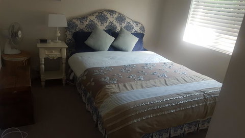 Flat In Heart Of Griffith - Holiday Cairns 1