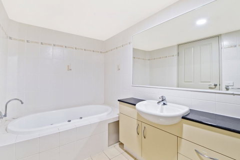 Flightdeck 301 5-7 Clarence Street - Holiday Cairns 2