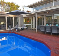 FLORENCE HOUSE Sundrenched Luxury with Pool  Deck - Holiday Cairns