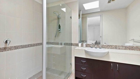 FLORENCE HOUSE Sundrenched Luxury With Pool & Deck - Holiday Cairns 2