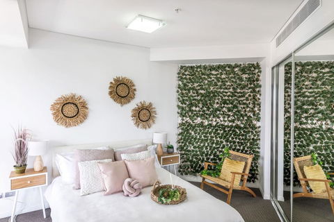 Forest Themed APT In The Heart Of Brisbane CBD - Holiday Cairns 0