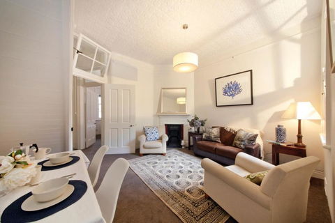 FUN TIMES In HUGE House 1 Minute To SYDNEY HARBOUR - Holiday Cairns 0