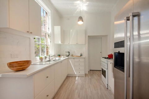 FUN TIMES In HUGE House 1 Minute To SYDNEY HARBOUR - Holiday Cairns 2