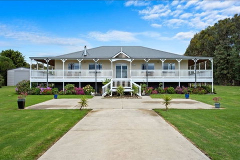 GALBRAITH BEACH STUDIO 2 - Holiday Cairns 1
