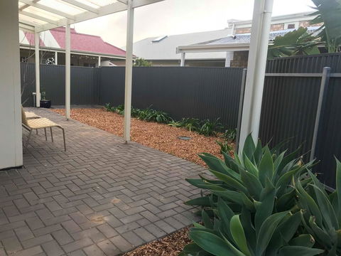 Gawler Townhouse 1 Bedroom - Holiday Cairns 2