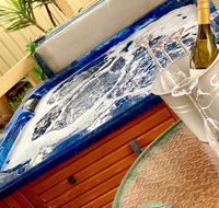 Glenway House Spa Oasis Rockingham - Holiday Cairns