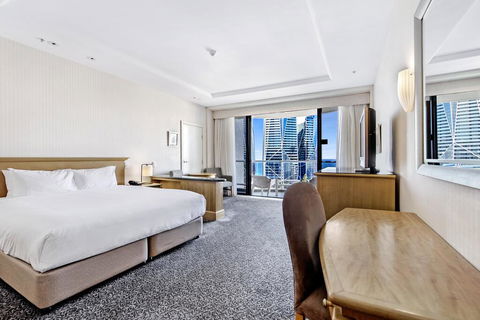 Gold Tower Private Hotel Suite With Ocean Views - Holiday Cairns 3