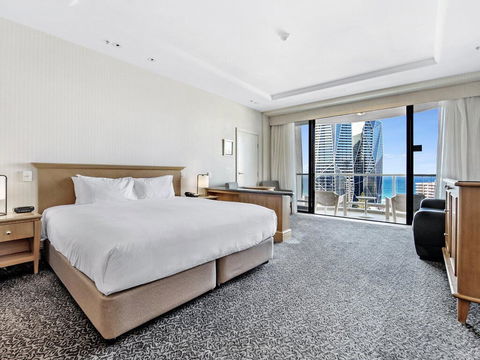 Gold Tower Private Hotel Suite With Ocean Views - Holiday Cairns 0