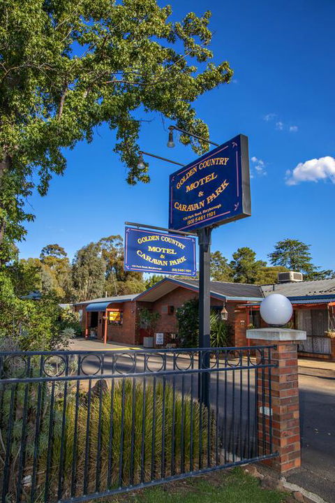 Golden Country Motel And Caravan Park - Holiday Cairns 3