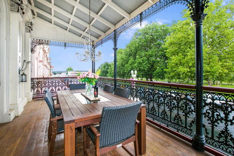 Grand & Central On George - Unique - Opulent - Holiday Cairns 0