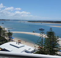 Grand Hotel Ocean view Apartment Labrador - Holiday Cairns