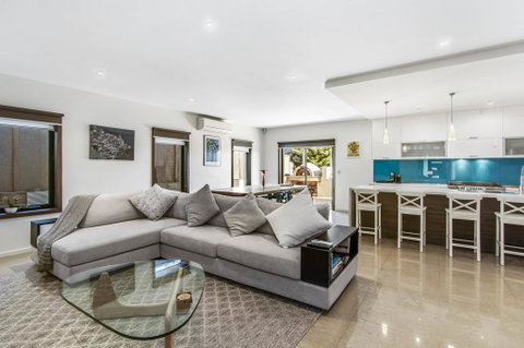 Grand Valley Vista - Holiday Cairns 0