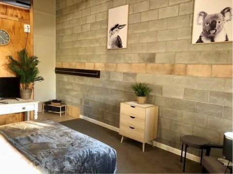 Granite Belt Cabins - Holiday Cairns 2