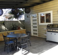 Guesthouse with Pool  BBQ - 10 kms from CBD - Holiday Cairns