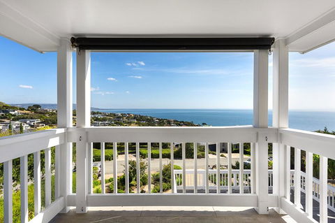 Hampton's Retreat Family Friendly, Water Views, Close To Beach With Heated Pool - Holiday Cairns 2