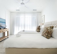 Hamptons Style 2 Bedroom Executive Luxury Apartment - Holiday Cairns