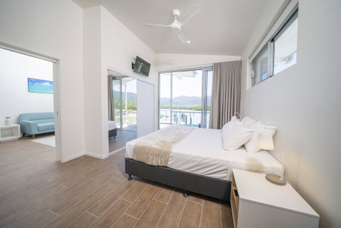 Harbour Cove - Holiday Cairns 1