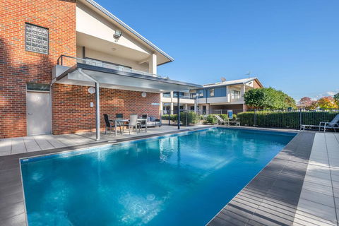 Hawkesbury Race Club Motel - Holiday Cairns 2