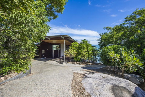 Headland Hideaway - Holiday Cairns 1