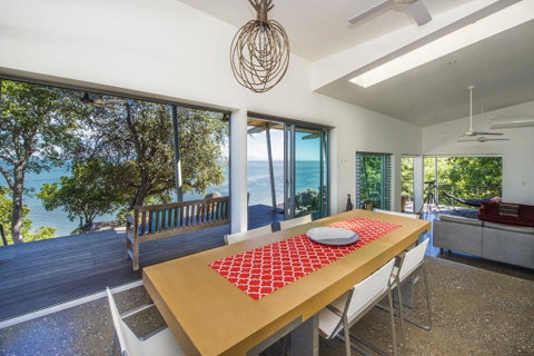 Headland Hideaway - Holiday Cairns 3