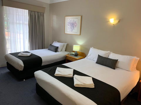 Heritage Motor Inn Goulburn - Holiday Cairns 1