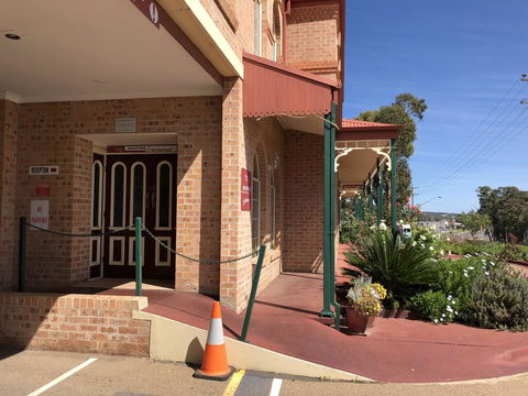Heritage Motor Inn Goulburn - Holiday Cairns 2