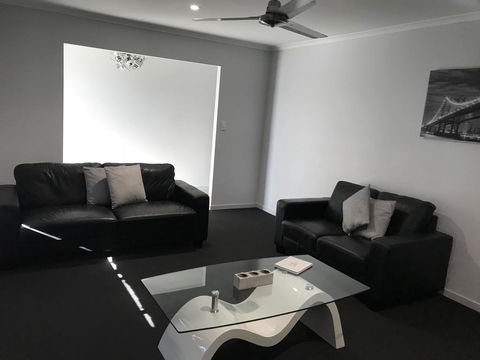 Hervey Bay Holiday Home - Holiday Cairns 1