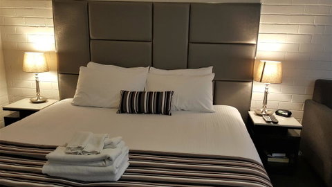 Hibiscus Lakeside Motel - Holiday Cairns 3