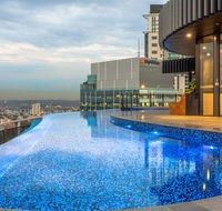 High Life Central with Pool and Car Park - Holiday Cairns