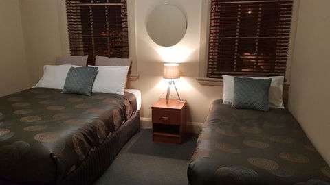 Highlands Hotel - Holiday Cairns 1