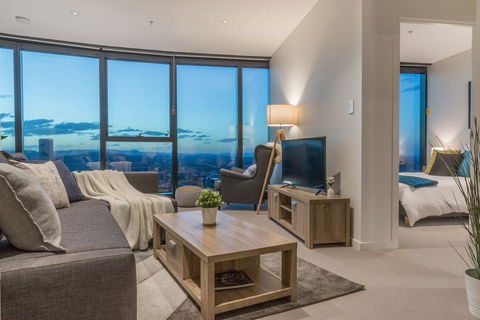 Highlife Luxury, Carpark, Wifi, Pool, Gym, Netflix - Holiday Cairns 1