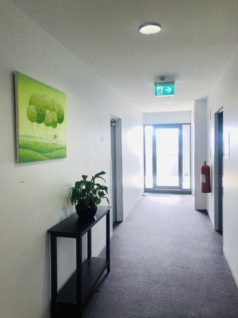 Hiigh Apartments - Holiday Cairns 3