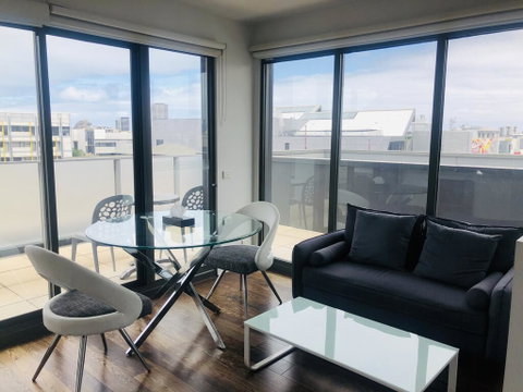 Hiigh Apartments - Holiday Cairns 0