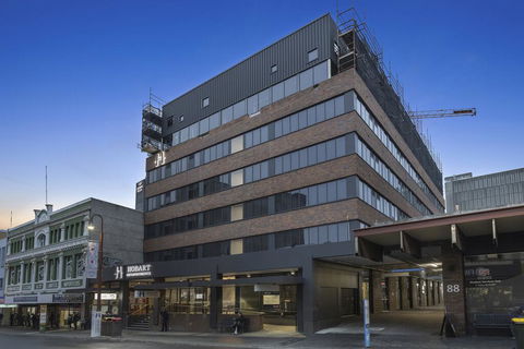 Hobart City Apartments - Holiday Cairns 1