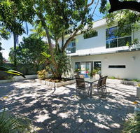 HOLIDAY HOME - 6 BEDROOMS CLOSE TO TOWN - Holiday Cairns