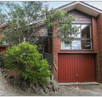Holiday Home in the Heart of Anglesea - Holiday Cairns