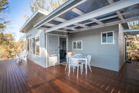 Home On The Water 21 Evans St Lake Conjola - Holiday Cairns 3