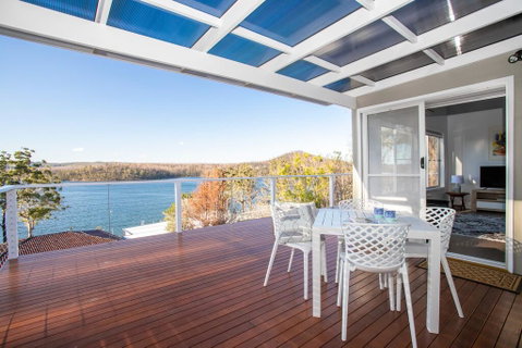 Home On The Water 21 Evans St Lake Conjola - Holiday Cairns 0