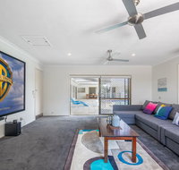 Homely Getaways in Broadbeach Waters - Holiday Cairns