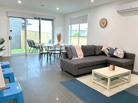 Homely Getaways In New Torquay - Holiday Cairns 0