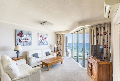 HomePlus - Stunning Ocean View From 34th Floor - Holiday Cairns 2